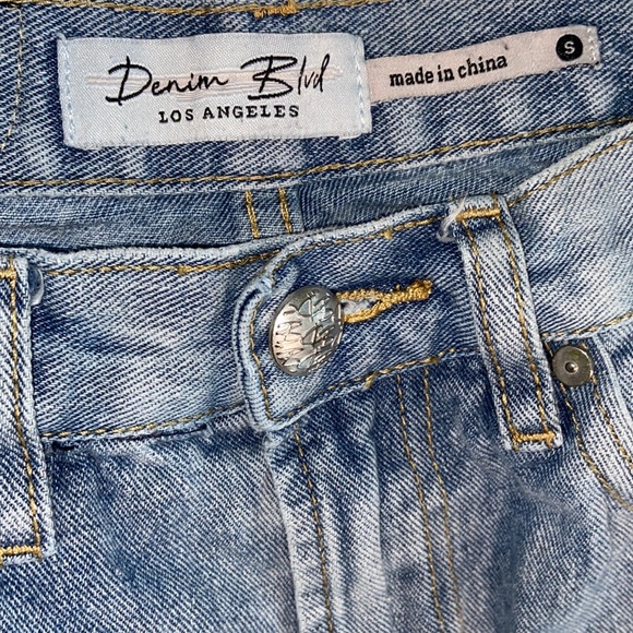 Denim BlvdLos Angeles jeans relaxed size small (27) - Picture 3 of 5